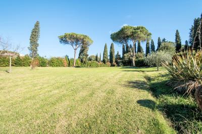 Antica villa padronale con parco in vendita a Pescia
