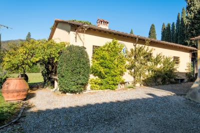 Antica villa padronale con parco in vendita a Pescia