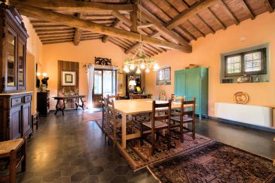 Antica villa padronale con parco in vendita a Pescia