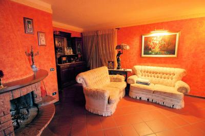 Villa singola con giardino e vista panoramica in vendita a Massarosa