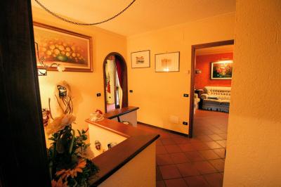 Villa singola con giardino e vista panoramica in vendita a Massarosa