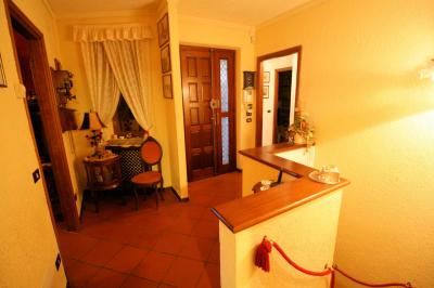 Villa singola con giardino e vista panoramica in vendita a Massarosa