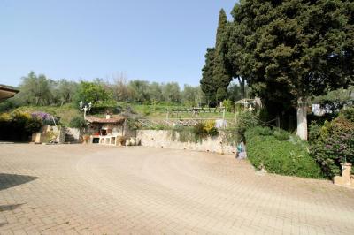 Villa singola con giardino e vista panoramica in vendita a Massarosa