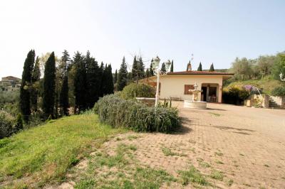 Villa singola con giardino e vista panoramica in vendita a Massarosa
