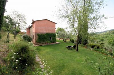 Casa colonica con piscina e vista panoramica in vendita a Buggiano
