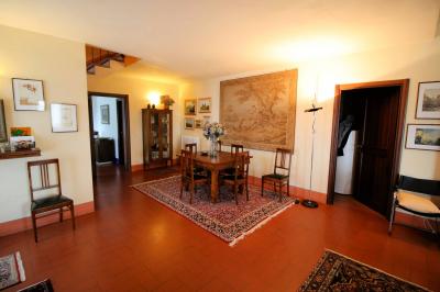 Casa colonica con piscina e vista panoramica in vendita a Buggiano