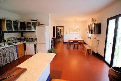 Casa colonica con piscina e vista panoramica in vendita a Buggiano