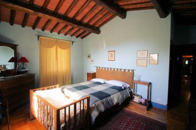 Casa colonica con piscina e vista panoramica in vendita a Buggiano