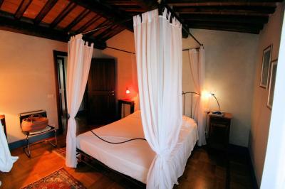 Casa colonica con piscina e vista panoramica in vendita a Buggiano