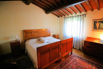 Casa colonica con piscina e vista panoramica in vendita a Buggiano