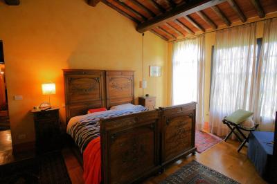Casa colonica con piscina e vista panoramica in vendita a Buggiano