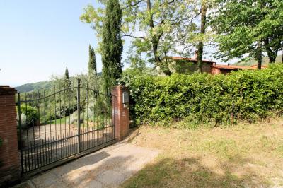 Casa colonica con piscina e vista panoramica in vendita a Buggiano