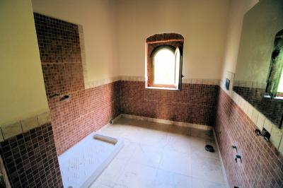 Casa colonica ristrutturata con parco e piscina in vendita a Casciana Terme Lari