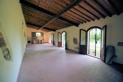 Casa colonica ristrutturata con parco e piscina in vendita a Casciana Terme Lari