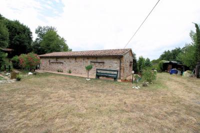 Rustici con vista panoramica in vendita a Roccastrada