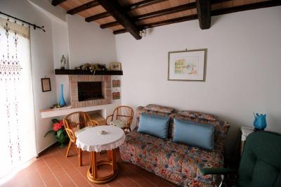 Porzione di terratetto con giardino e vista panoramica in vendita a Manciano