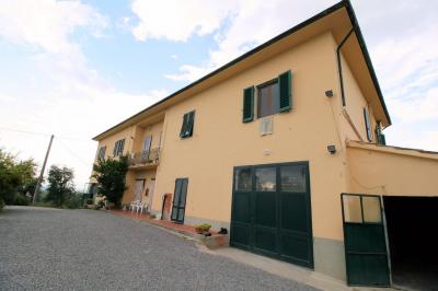 Azienda agricola produzione vino ed olio in vendita a Cerreto Guidi