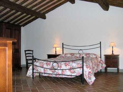 Azienda agrituristica in posizione panoramica con piscina in vendita a Pienza