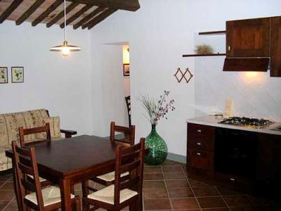 Azienda agrituristica in posizione panoramica con piscina in vendita a Pienza