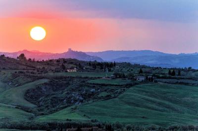 Azienda agrituristica in posizione panoramica con piscina in vendita a Pienza