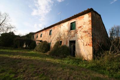 Complesso immobiliare di ampia metratura da ristrutturare in vendita a Altopascio