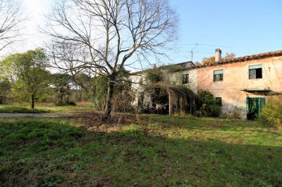 Complesso immobiliare di ampia metratura da ristrutturare in vendita a Altopascio