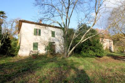 Complesso immobiliare di ampia metratura da ristrutturare in vendita a Altopascio