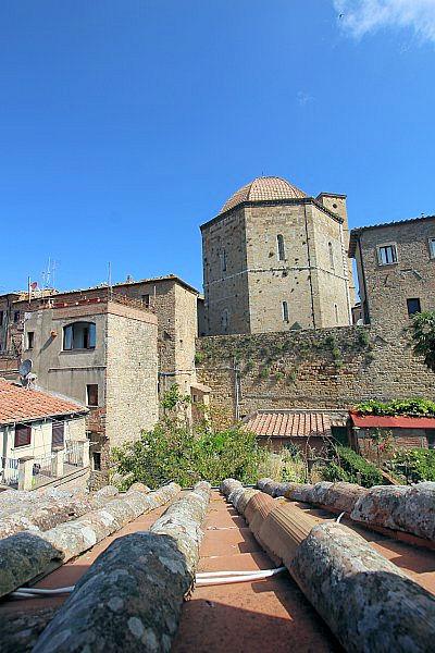Appartamento con vista panoramica in centro storico in vendita a Volterra