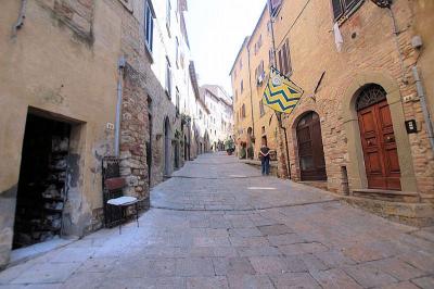 Appartamento con vista panoramica in centro storico in vendita a Volterra