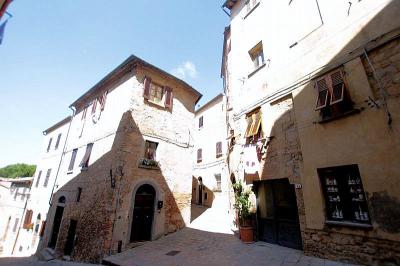 Appartamento con vista panoramica in centro storico in vendita a Volterra