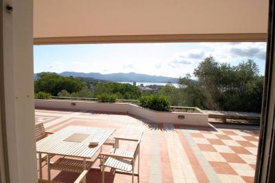 Villa di lusso con parco piscina e vista mare in vendita a Portoferraio