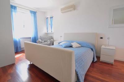Villa di lusso con parco piscina e vista mare in vendita a Portoferraio