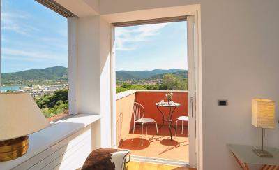Villa di lusso con parco piscina e vista mare in vendita a Portoferraio