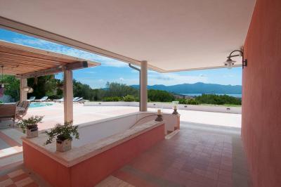 Villa di lusso con parco piscina e vista mare in vendita a Portoferraio