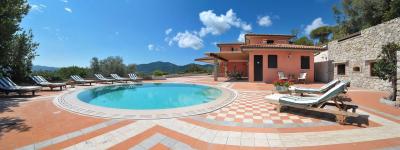 Villa di lusso con parco piscina e vista mare in vendita a Portoferraio