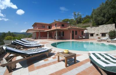 Villa di lusso con parco piscina e vista mare in vendita a Portoferraio