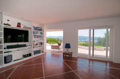 Villa di lusso con parco piscina e vista mare in vendita a Portoferraio