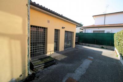 Terratetto libero su tre lati a reddito in vendita a San Giuliano Terme