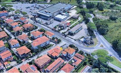 Terratetto libero su tre lati a reddito in vendita a San Giuliano Terme