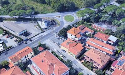Terratetto libero su tre lati a reddito in vendita a San Giuliano Terme