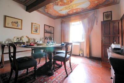 Villa di ampia metratura con parco in zona panoramica in vendita a Montecatini-Terme