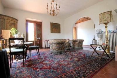 Villa di ampia metratura con parco in zona panoramica in vendita a Montecatini-Terme