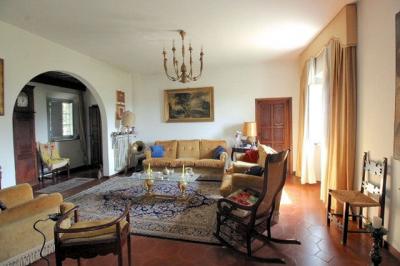 Villa di ampia metratura con parco in zona panoramica in vendita a Montecatini-Terme