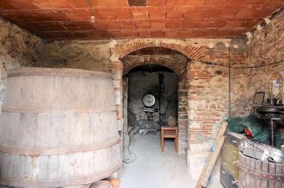 Villa di ampia metratura con parco in zona panoramica in vendita a Montecatini-Terme