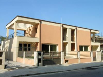 Villette bifamiliari di nuova costruzione a 600 metri dal mare in vendita a Camaiore