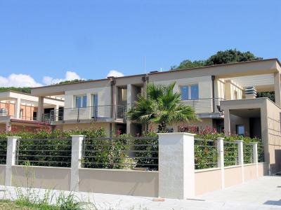 Villette bifamiliari di nuova costruzione a 600 metri dal mare in vendita a Camaiore