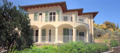 Villini bifamiliari di nuova progettazione con parco piscina e vista mare in vendita a Massarosa