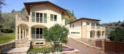 Villini bifamiliari di nuova progettazione con parco piscina e vista mare in vendita a Massarosa