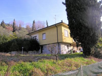 Villini bifamiliari di nuova progettazione con parco piscina e vista mare in vendita a Massarosa