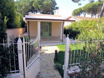 Villetta unifamiliare con giardino in vendita a Forte dei Marmi
